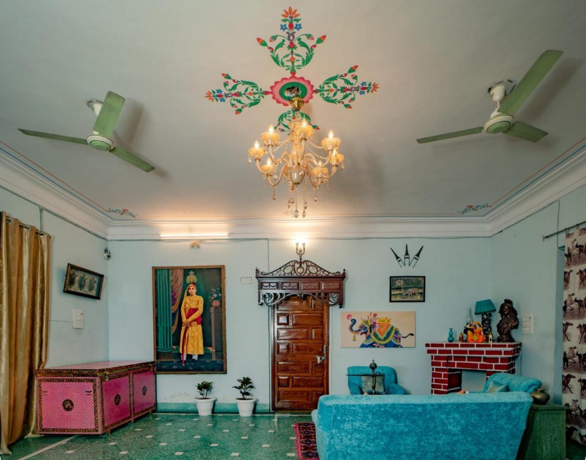 Hotel Ambavgarh Palace อุเดเปอร์ ภายนอก รูปภาพ