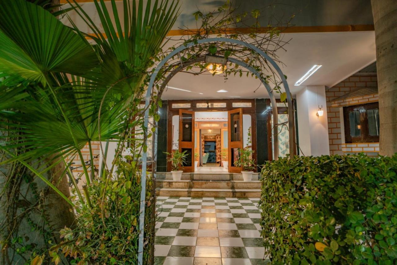 Hotel Ambavgarh Palace อุเดเปอร์ ภายนอก รูปภาพ