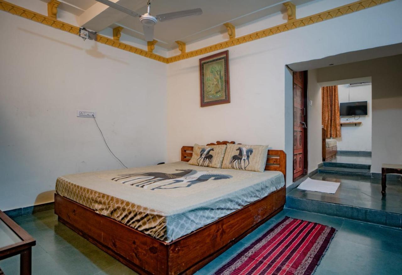 Hotel Ambavgarh Palace อุเดเปอร์ ภายนอก รูปภาพ