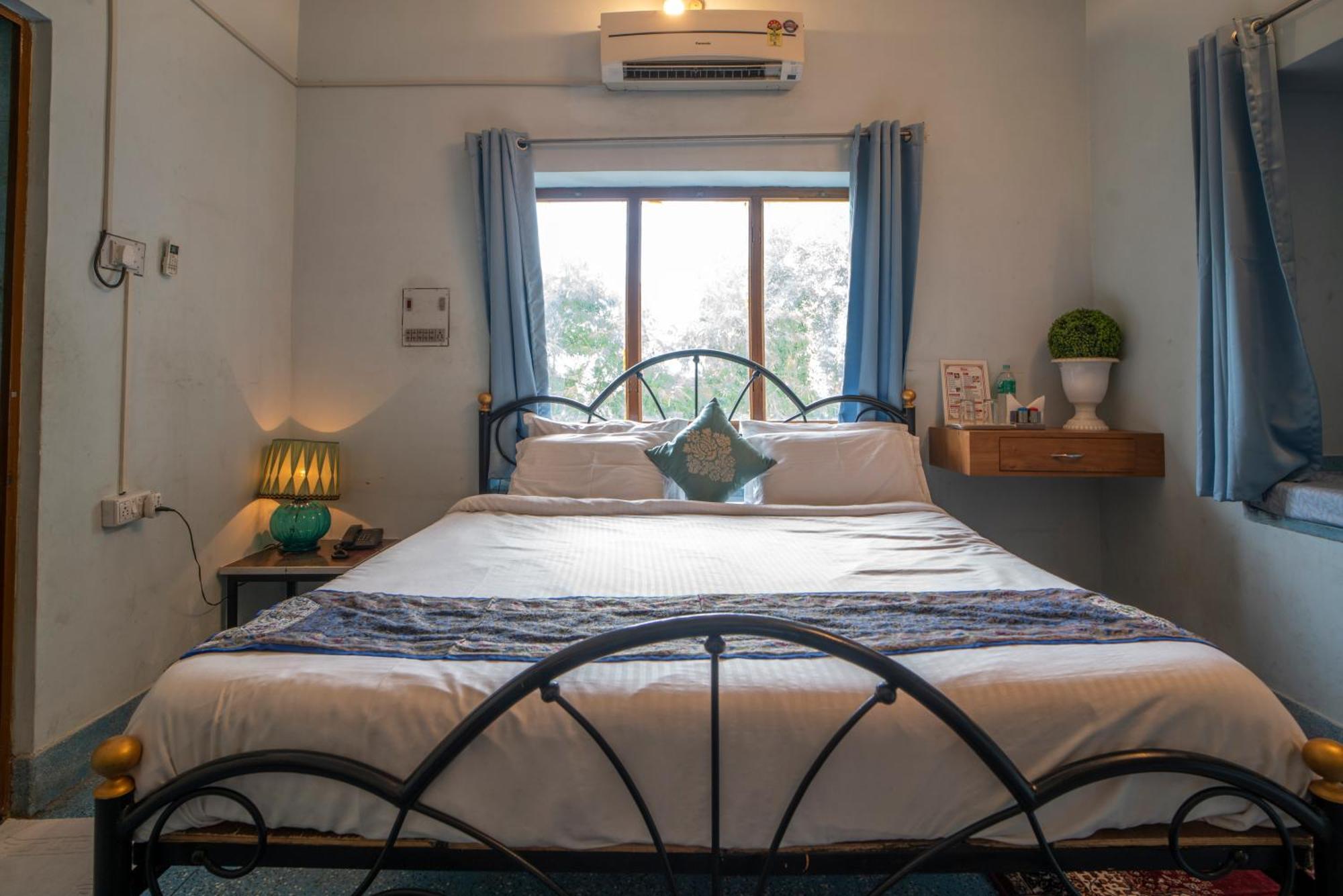 Hotel Ambavgarh Palace อุเดเปอร์ ภายนอก รูปภาพ