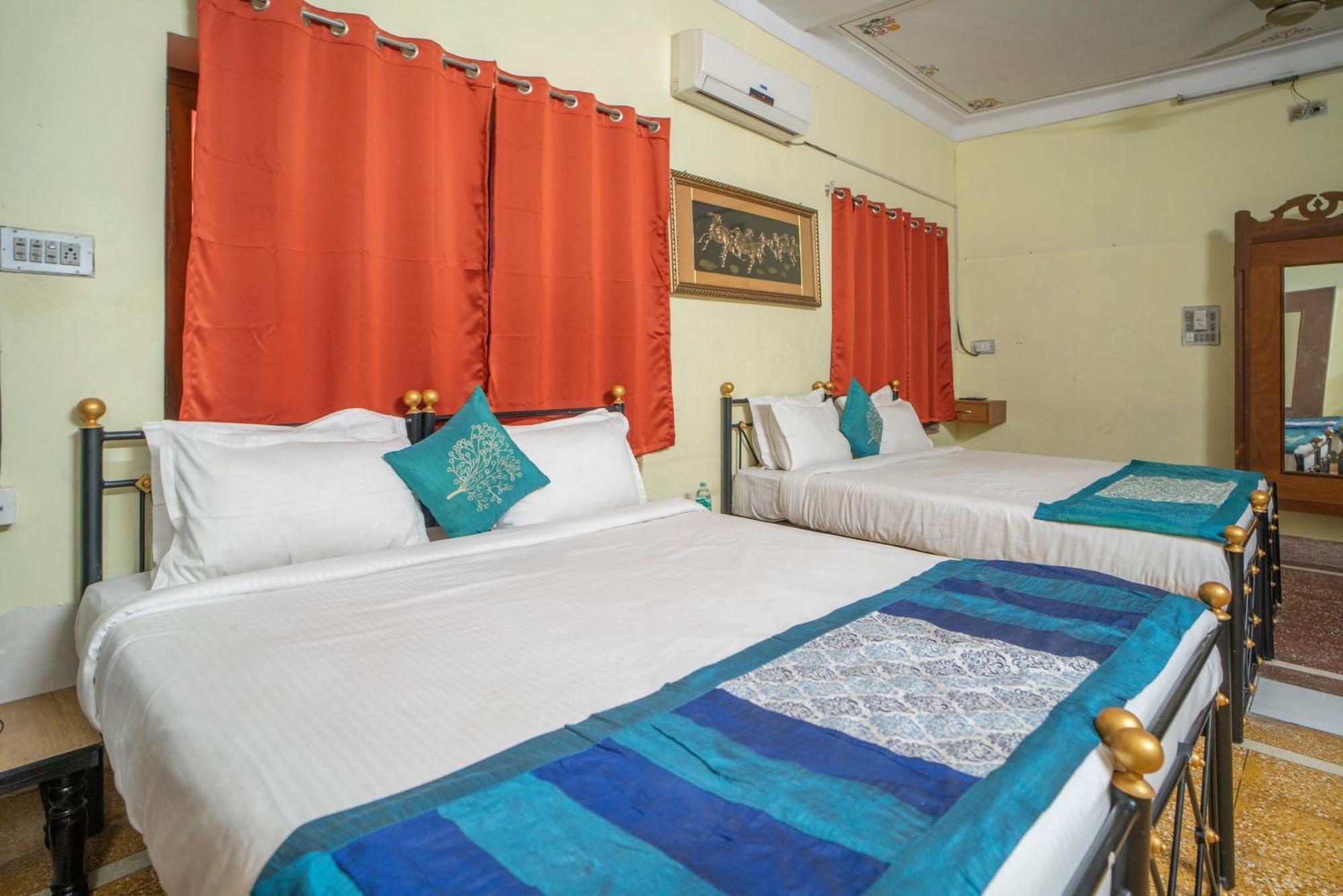 Hotel Ambavgarh Palace อุเดเปอร์ ภายนอก รูปภาพ