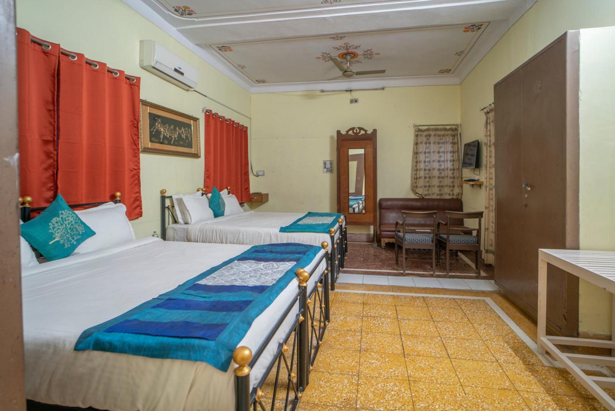 Hotel Ambavgarh Palace อุเดเปอร์ ภายนอก รูปภาพ