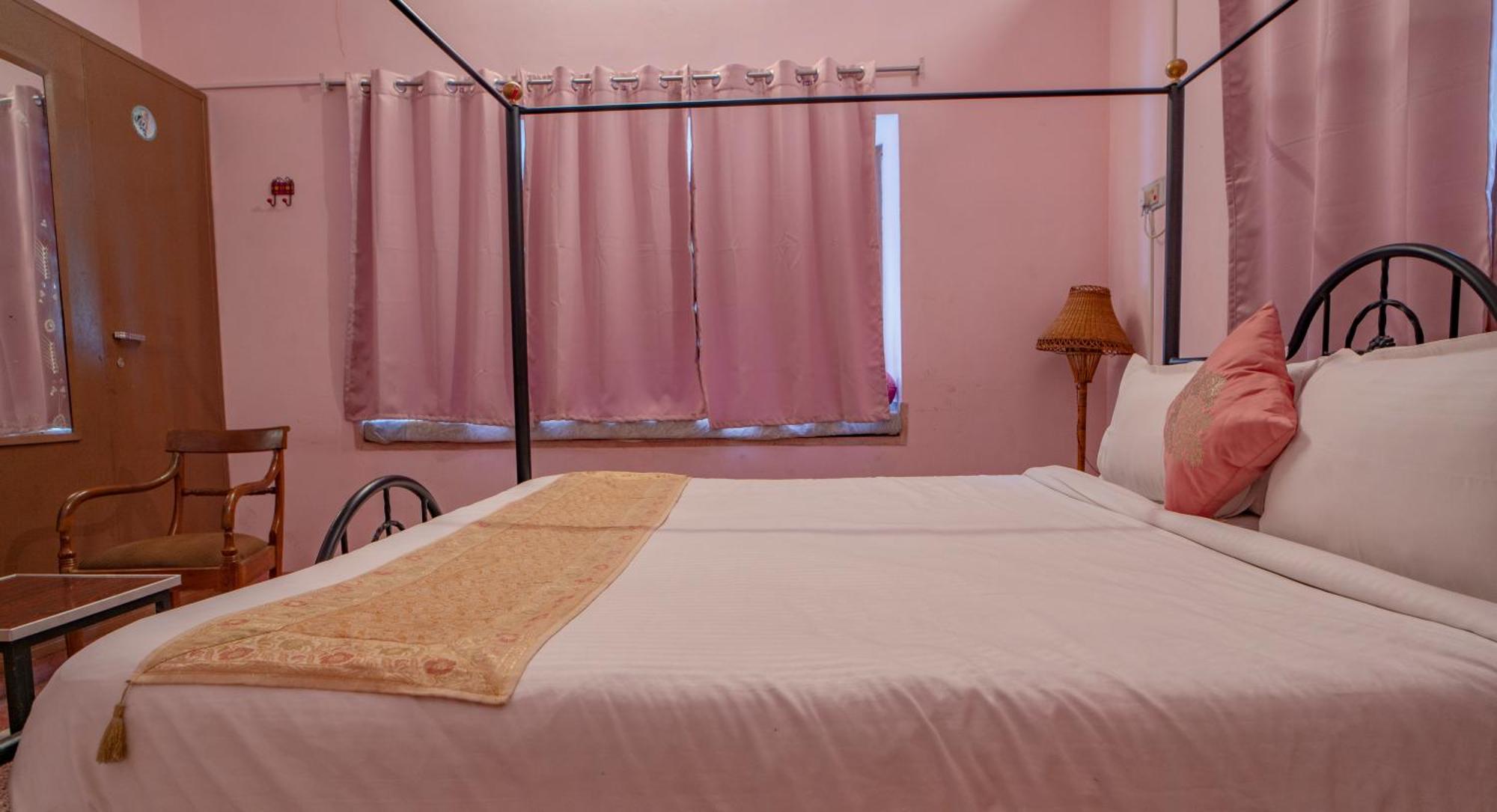 Hotel Ambavgarh Palace อุเดเปอร์ ภายนอก รูปภาพ