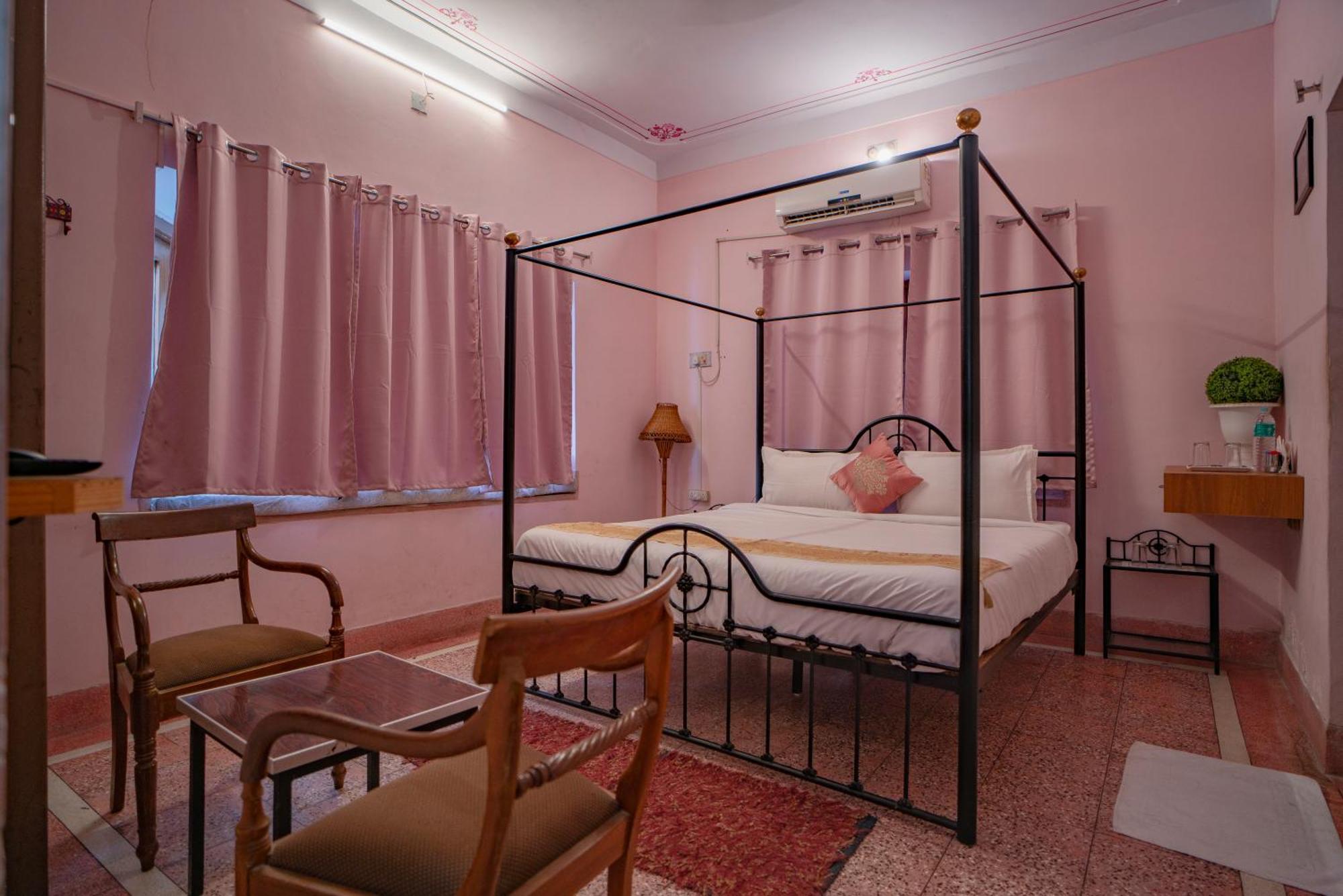 Hotel Ambavgarh Palace อุเดเปอร์ ภายนอก รูปภาพ