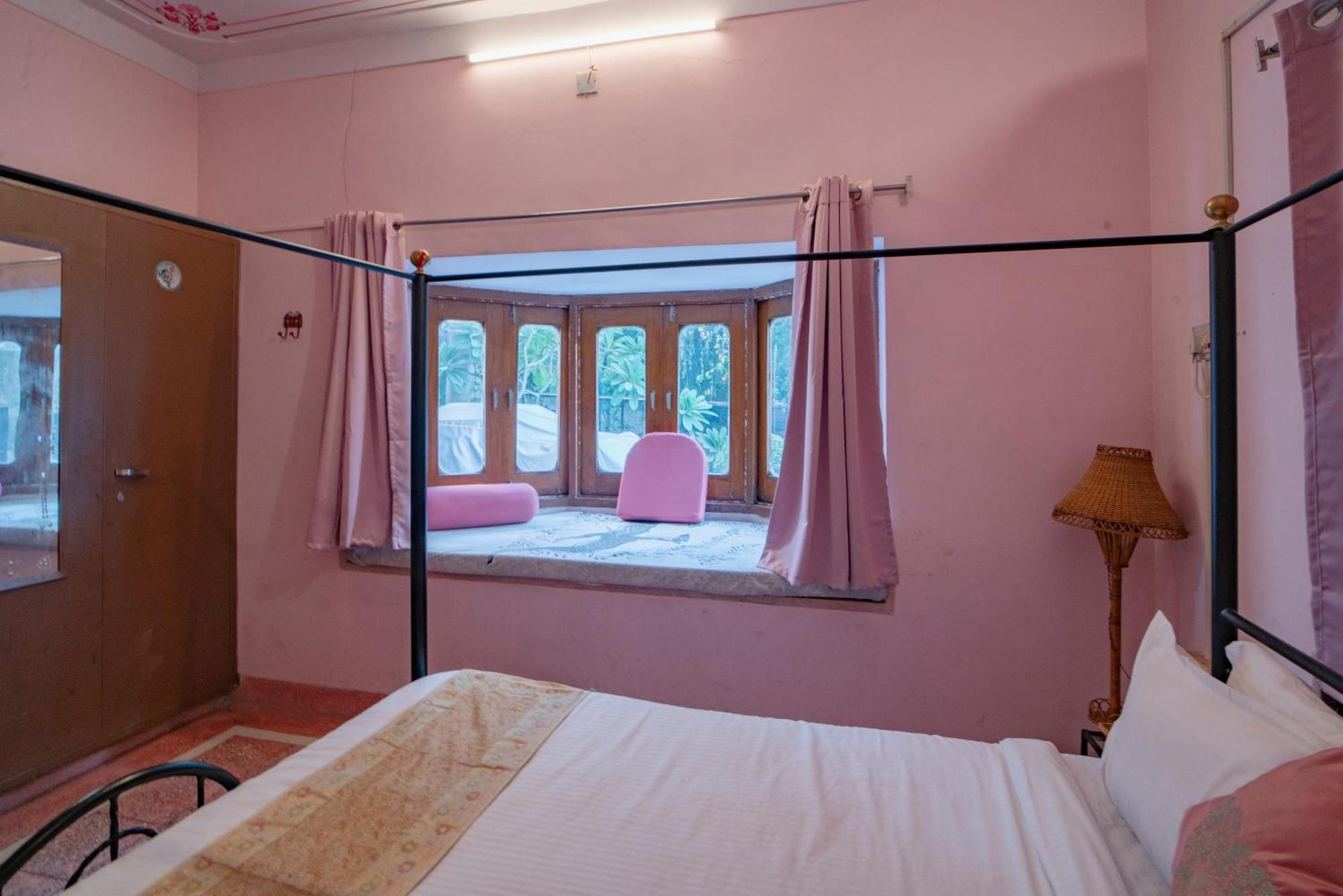 Hotel Ambavgarh Palace อุเดเปอร์ ภายนอก รูปภาพ