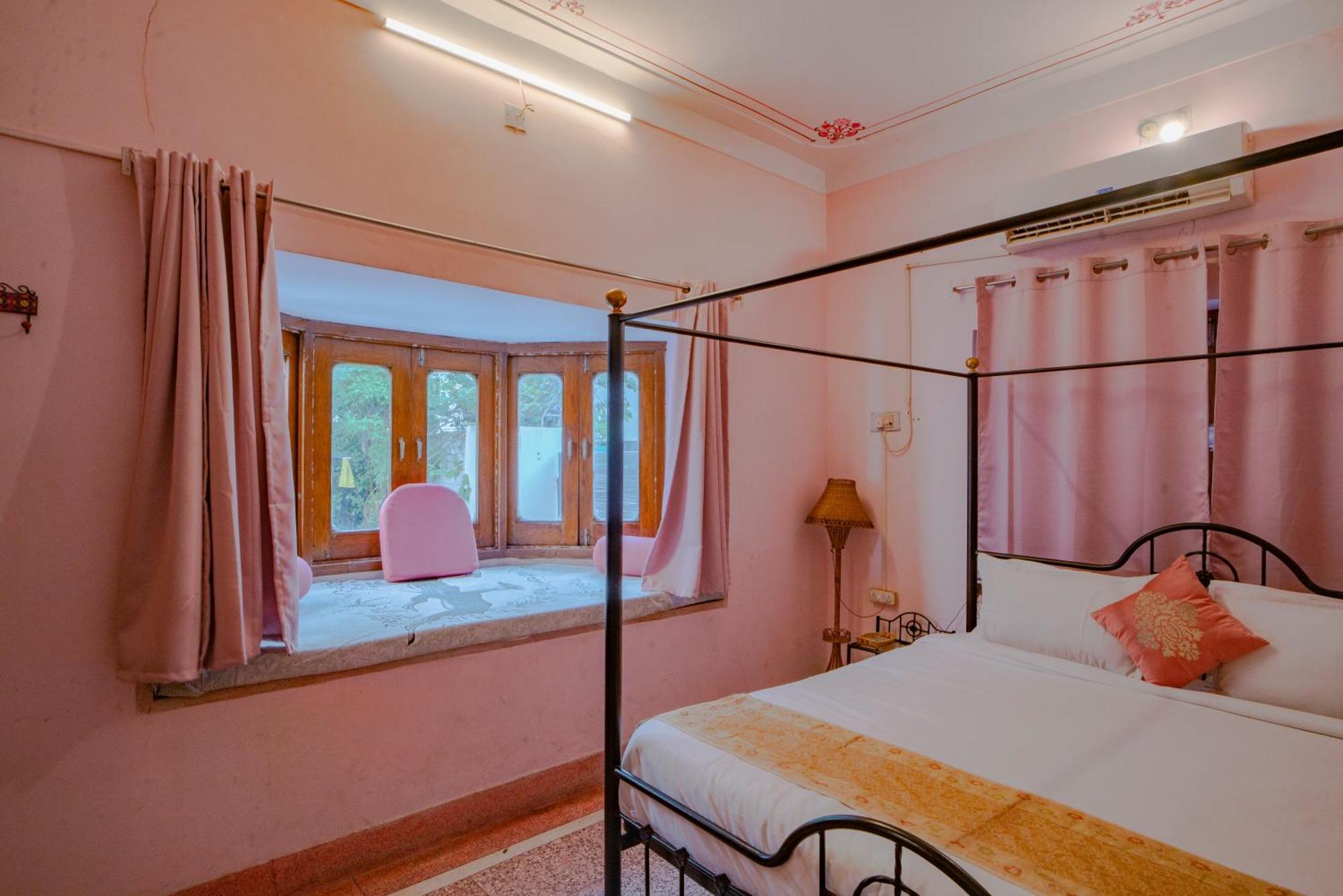 Hotel Ambavgarh Palace อุเดเปอร์ ภายนอก รูปภาพ