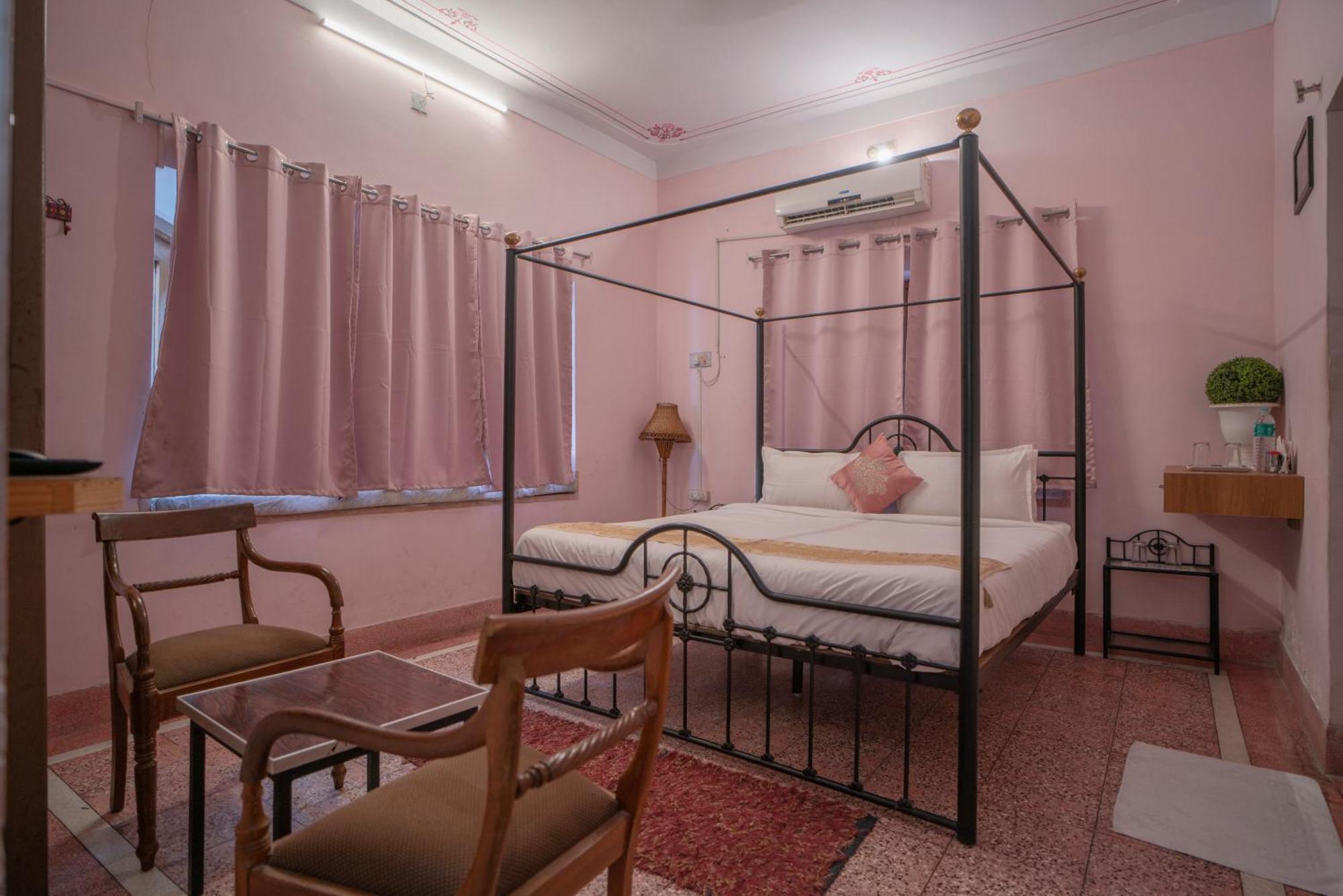 Hotel Ambavgarh Palace อุเดเปอร์ ภายนอก รูปภาพ