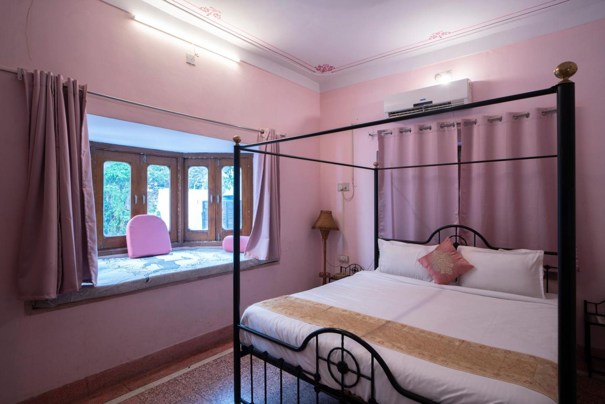Hotel Ambavgarh Palace อุเดเปอร์ ภายนอก รูปภาพ