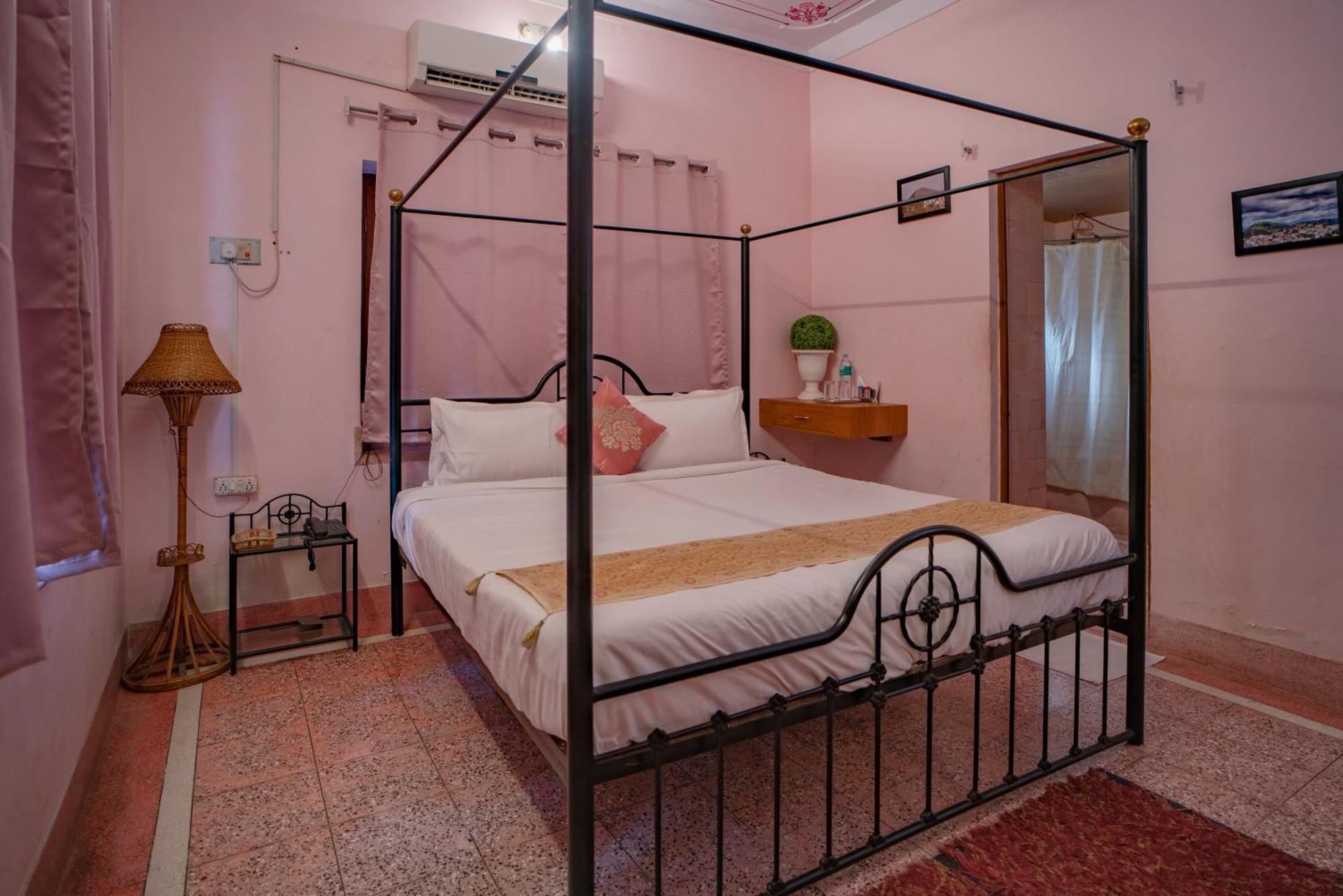 Hotel Ambavgarh Palace อุเดเปอร์ ภายนอก รูปภาพ