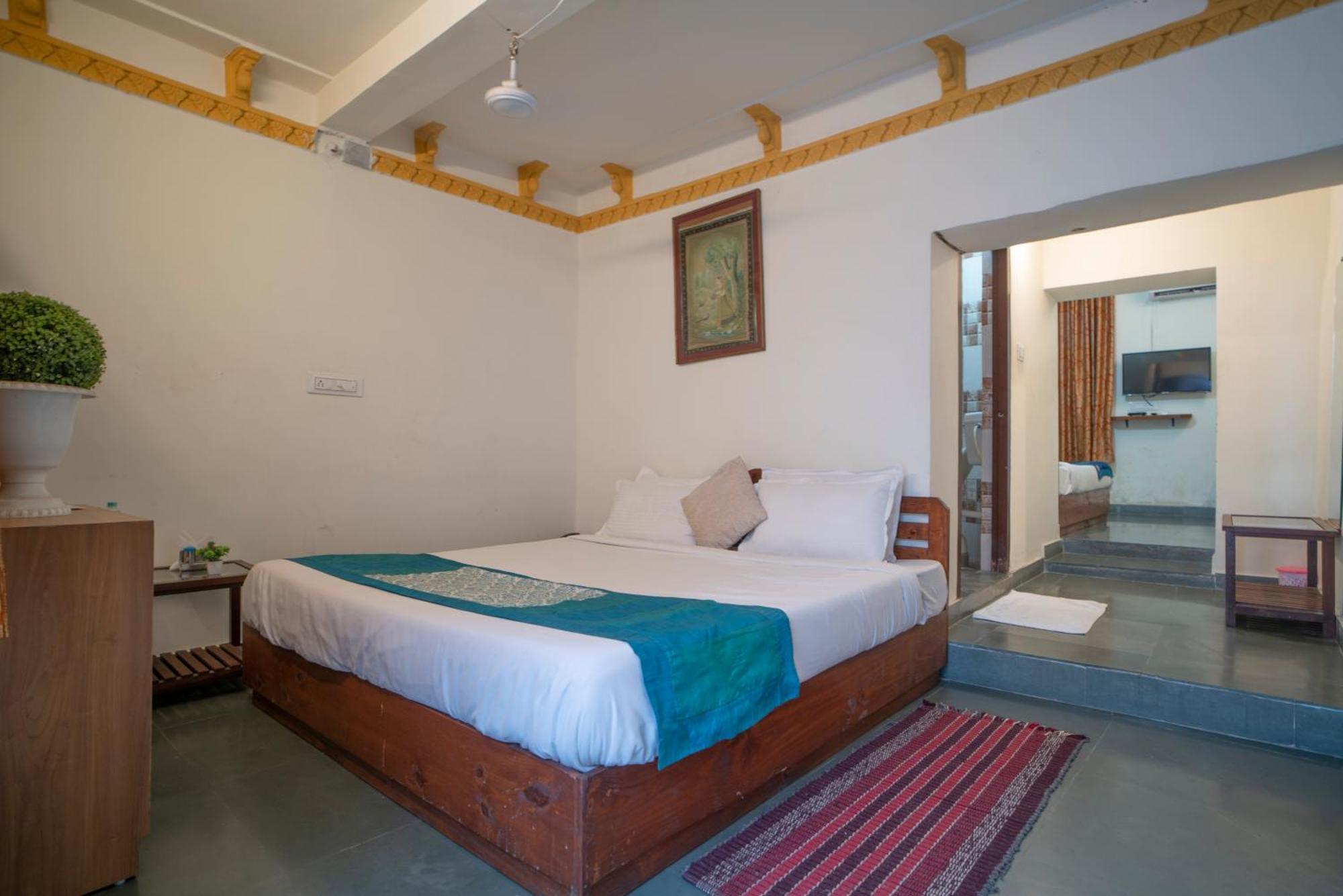 Hotel Ambavgarh Palace อุเดเปอร์ ภายนอก รูปภาพ