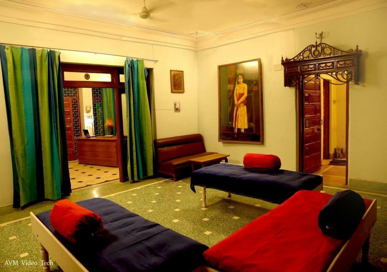 Hotel Ambavgarh Palace อุเดเปอร์ ภายนอก รูปภาพ