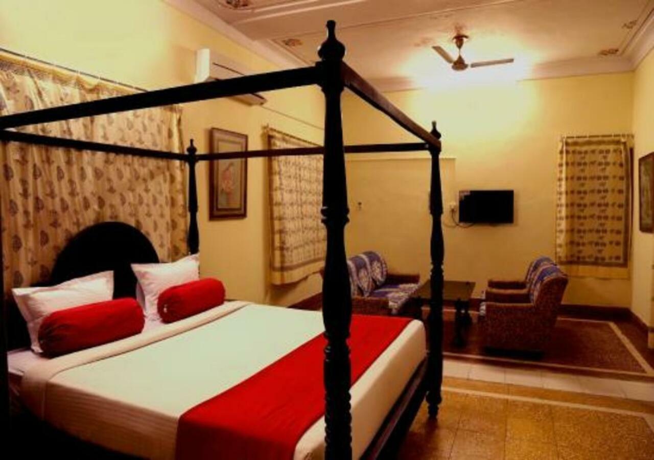 Hotel Ambavgarh Palace อุเดเปอร์ ภายนอก รูปภาพ
