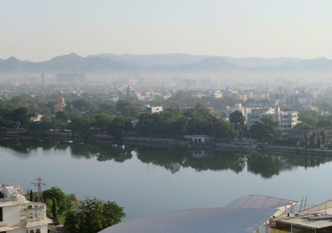 Hotel Ambavgarh Palace อุเดเปอร์ ภายนอก รูปภาพ