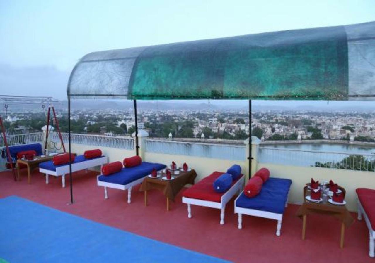 Hotel Ambavgarh Palace อุเดเปอร์ ภายนอก รูปภาพ