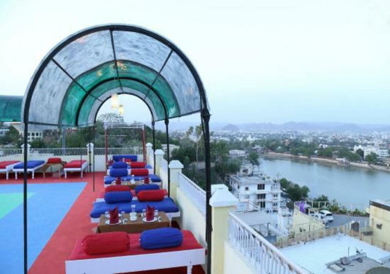 Hotel Ambavgarh Palace อุเดเปอร์ ภายนอก รูปภาพ