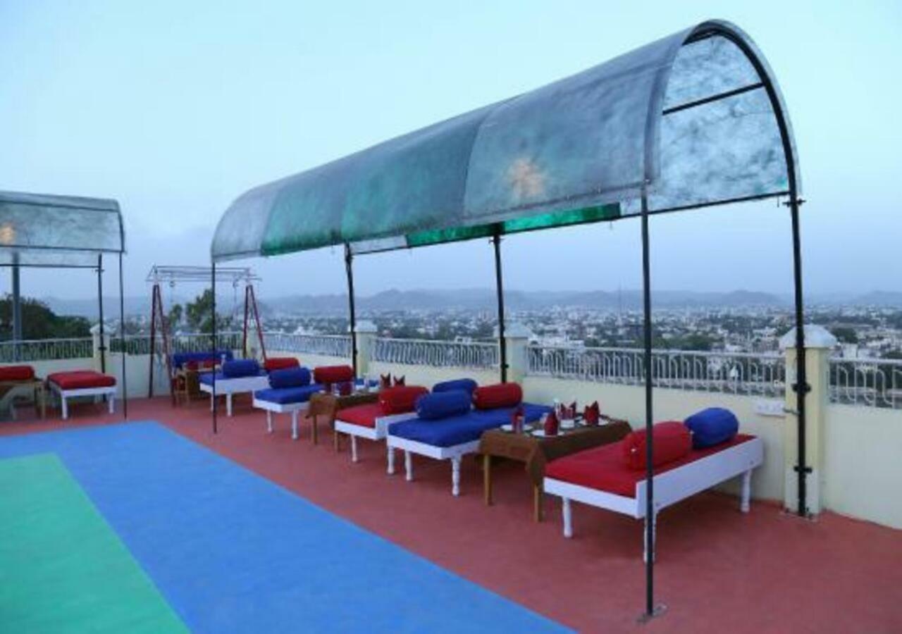 Hotel Ambavgarh Palace อุเดเปอร์ ภายนอก รูปภาพ