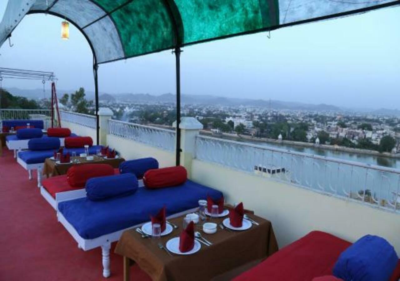 Hotel Ambavgarh Palace อุเดเปอร์ ภายนอก รูปภาพ